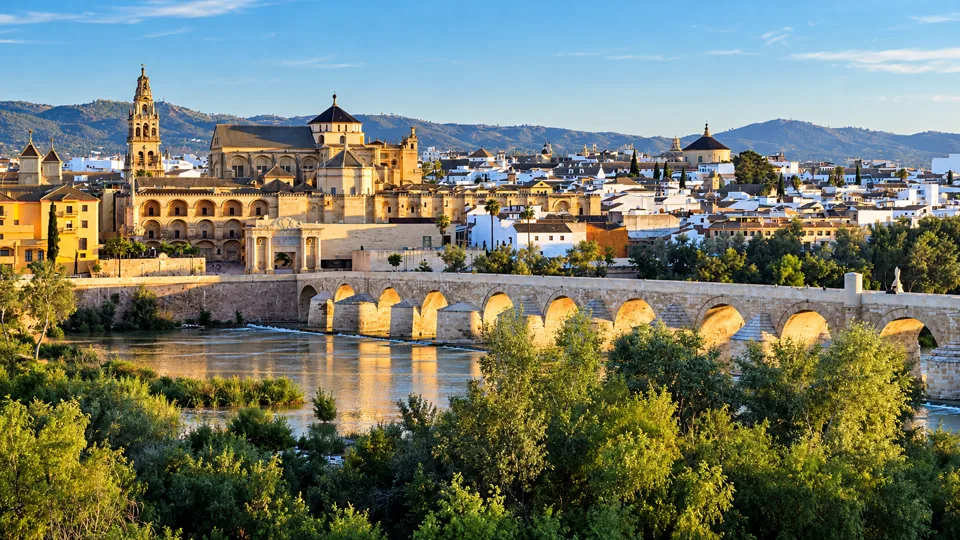 Roman bridge over Guadalquivir facing Mezquita skyline