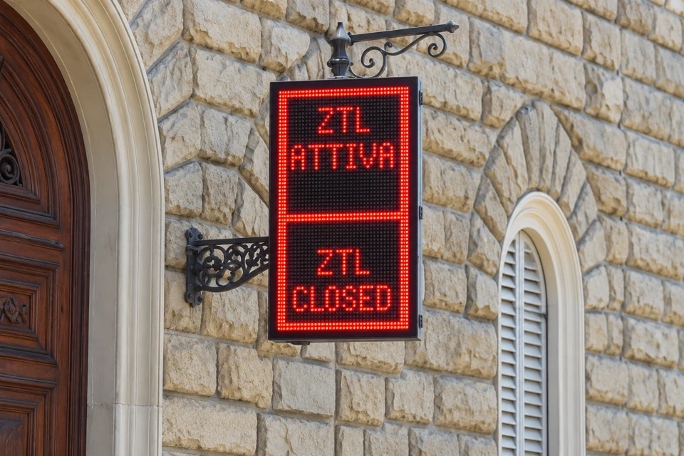 A red LED display in Florence reading ZTL ATTIVA above ZTL CLOSED against a pale stone wall.