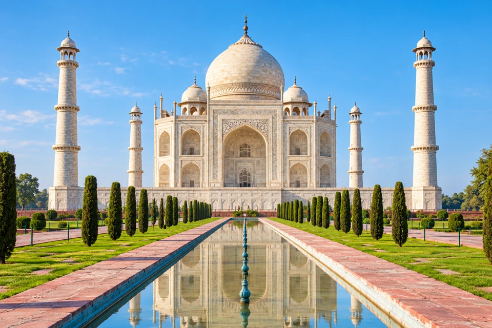The Taj Mahal in Agra with four minarets and its central reflecting pool.
