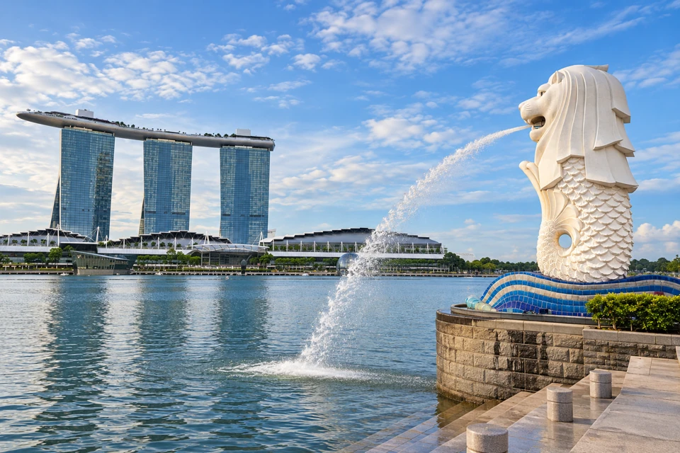 White Merlion fountain beside Marina Bay with the three Marina Bay Sands towers across the water